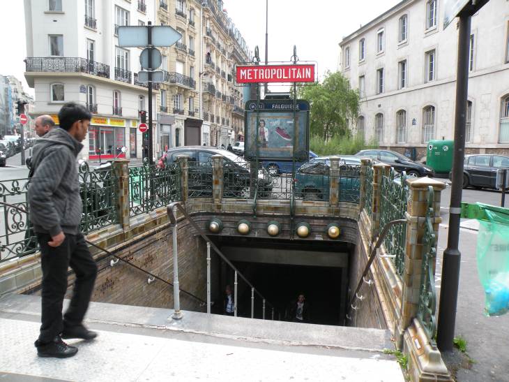  bouche du métro Falguière